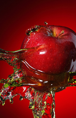 Rolgordijn verduisterend Een appel overgoten met water