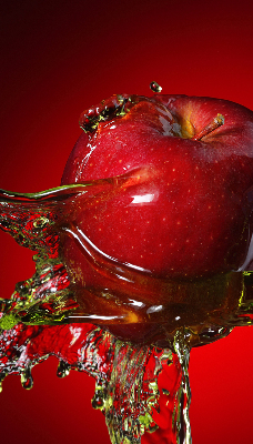 Rolgordijn verduisterend Een appel overgoten met water