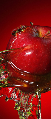 Rolgordijn verduisterend Een appel overgoten met water