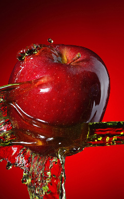 Rolgordijn verduisterend Een appel overgoten met water