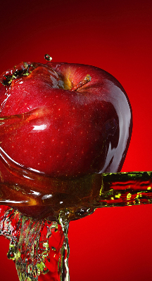 Rolgordijn verduisterend Een appel overgoten met water