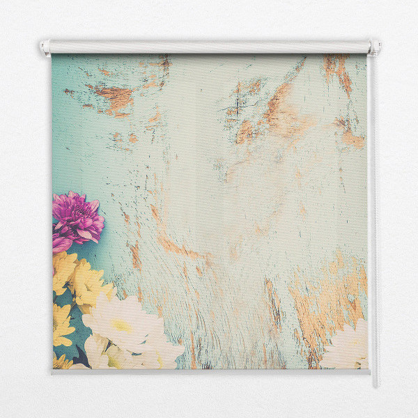 Rolgordijn verduisterend Bloemen op een blauwe achtergrond