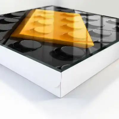 Geel blok met zwarte elementen