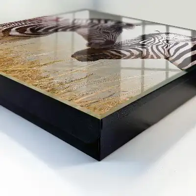 Zebra's bij elkaar op een beige achtergrond