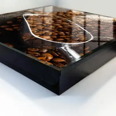Koffiebonen in een metalen lepel
