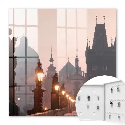 Historische brug bij zonsondergang