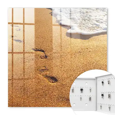 De rust van het strand en de golven van de zee