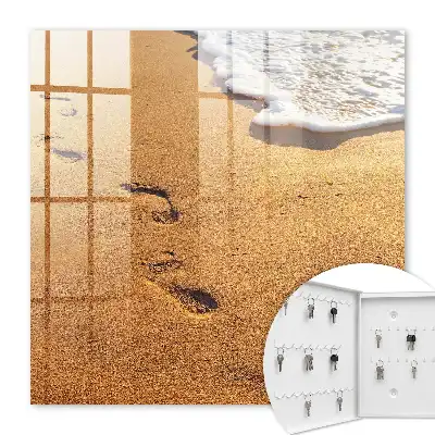 De rust van het strand en de golven van de zee