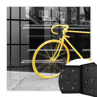 Gele fiets op zwart-witte achtergrond