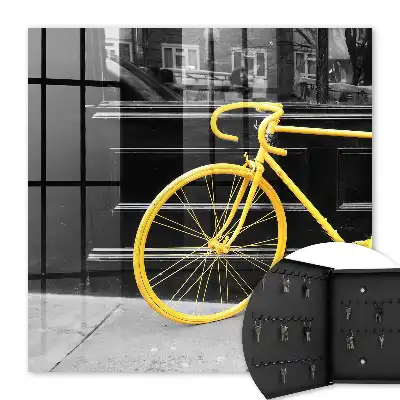 Gele fiets op zwart-witte achtergrond