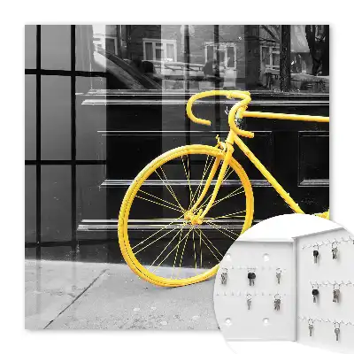 Gele fiets op zwart-witte achtergrond