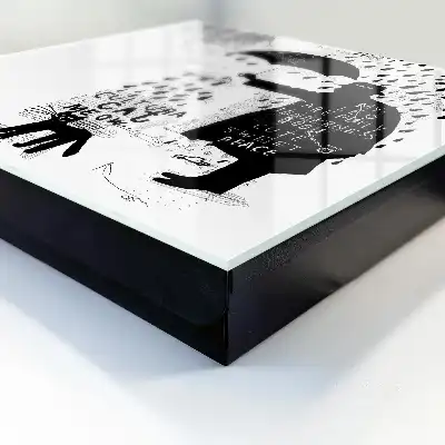 Zwart silhouet met mysterieuze inscripties