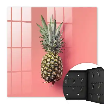 Exotische ananas op roze achtergrond