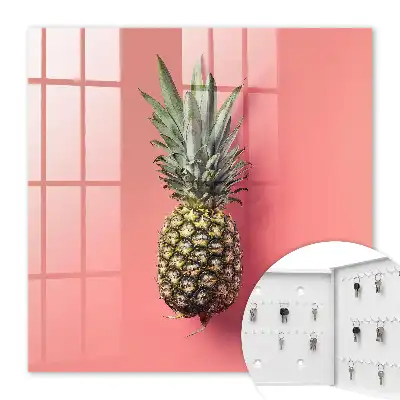 Exotische ananas op roze achtergrond
