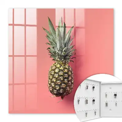 Exotische ananas op roze achtergrond