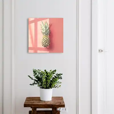 Exotische ananas op roze achtergrond