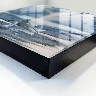 De stilte van de mist drukte zich in het water