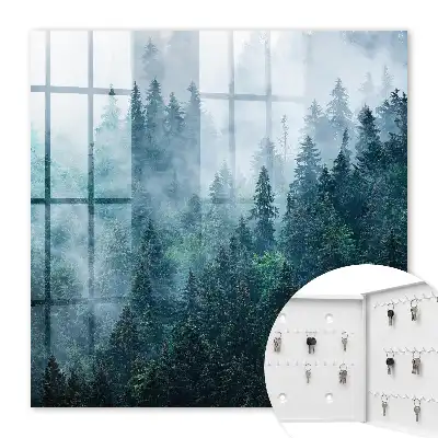 Groen bos in de ochtendmist