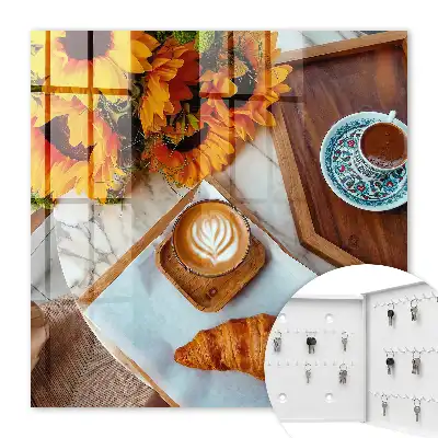 Ochtendmomenten met koffie en croissant