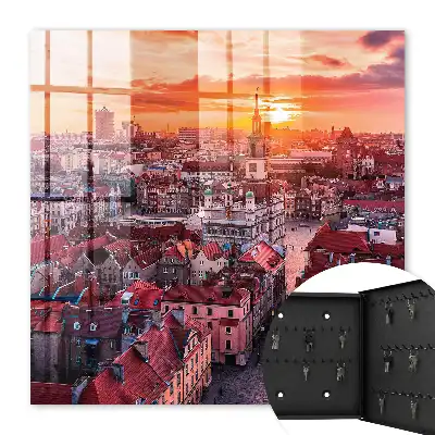 Zonsondergang boven historische daken