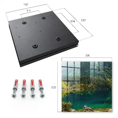 Idyllisch berglandschap in groen water