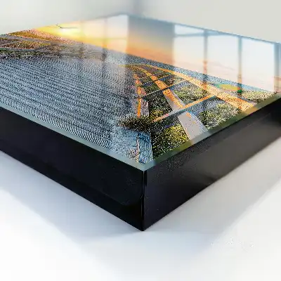Pad naar zonsondergang langs de oceaan