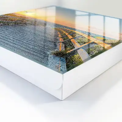 Pad naar zonsondergang langs de oceaan
