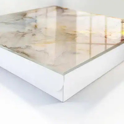 Marmeren elegantie met gele accenten