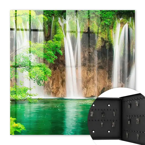 Groene waterval met turkoois water