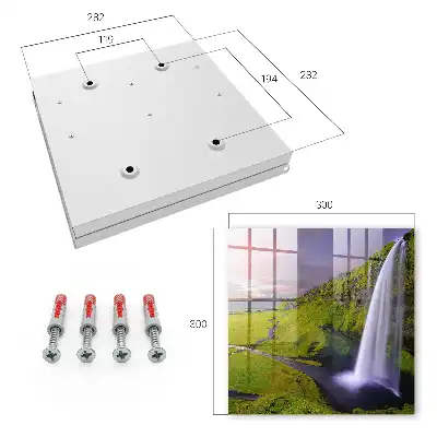 Bergwaterval onder een kleurrijke hemel
