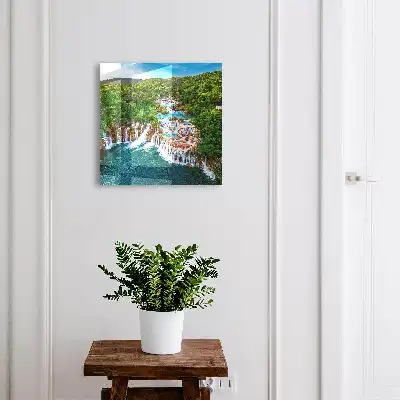 Watervallen van de natuur met weelderig groen