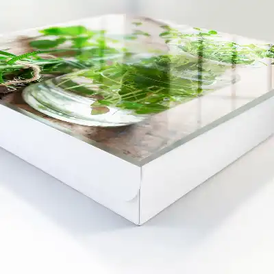 Groene kruiden in houten vaas