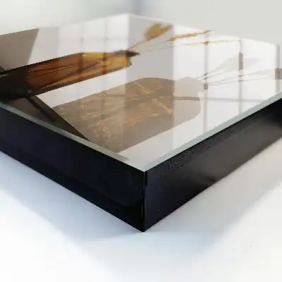 Minimalistische fles met ontbijtgranen