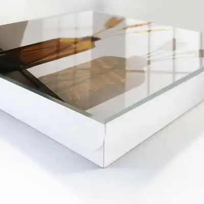 Minimalistische fles met ontbijtgranen