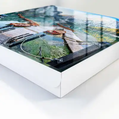 Berglandschap met houten boten