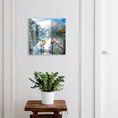Berglandschap met houten boten
