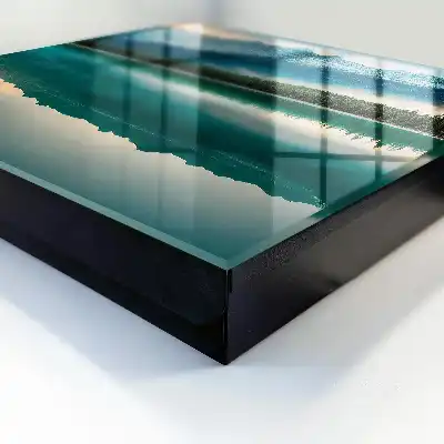 De weerspiegeling van de bergen in het wateroppervlak