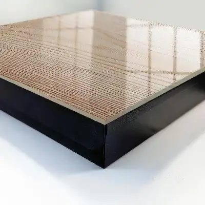 Wanddecoratie met houtstructuur in warme tinten