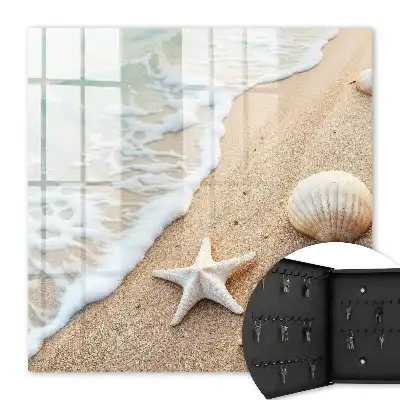 Een paradijselijk strand met zeegolven