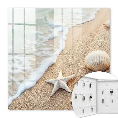 Een paradijselijk strand met zeegolven