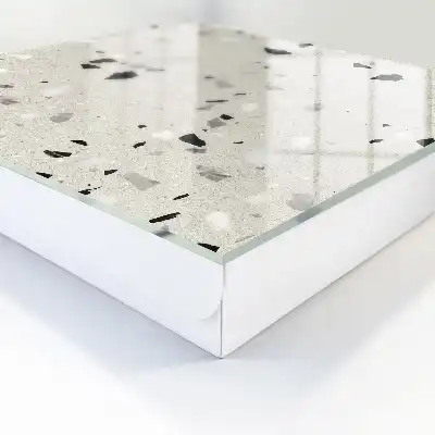 Gordijn met grijs geometrisch patroon