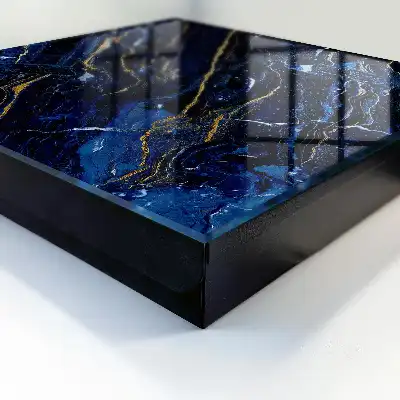 Donkerblauw patroon met gele strepen