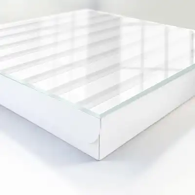 Minimalistisch behang met verticale strepen