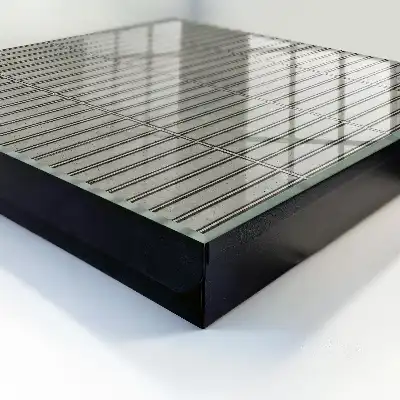 Grijze tegels met geometrisch patroon