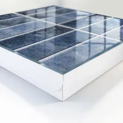 Blauwe tegels in een geometrisch patroon