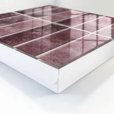 Bordeauxrode tegels met een elegante textuur