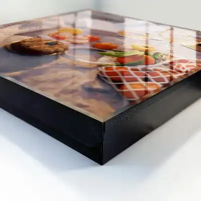 Zomerse picknick met fruit en een boek