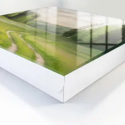 Een idyllisch landschap met velden en bossen