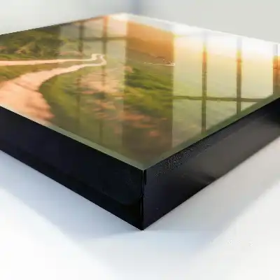 Schilderachtig landschap met groene velden