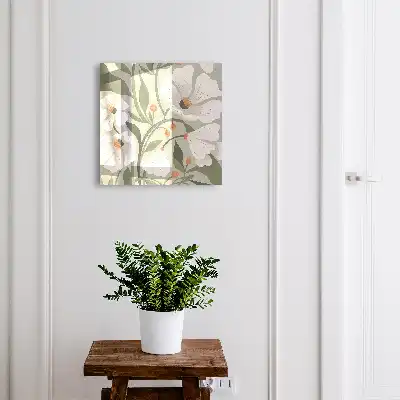 Beige bloemen op een groene achtergrond